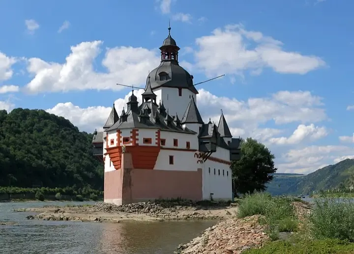 Burg Pfalzgrafenstein bei Kaub im Rhein, eine der Burgen auf Rheinschifffahrten